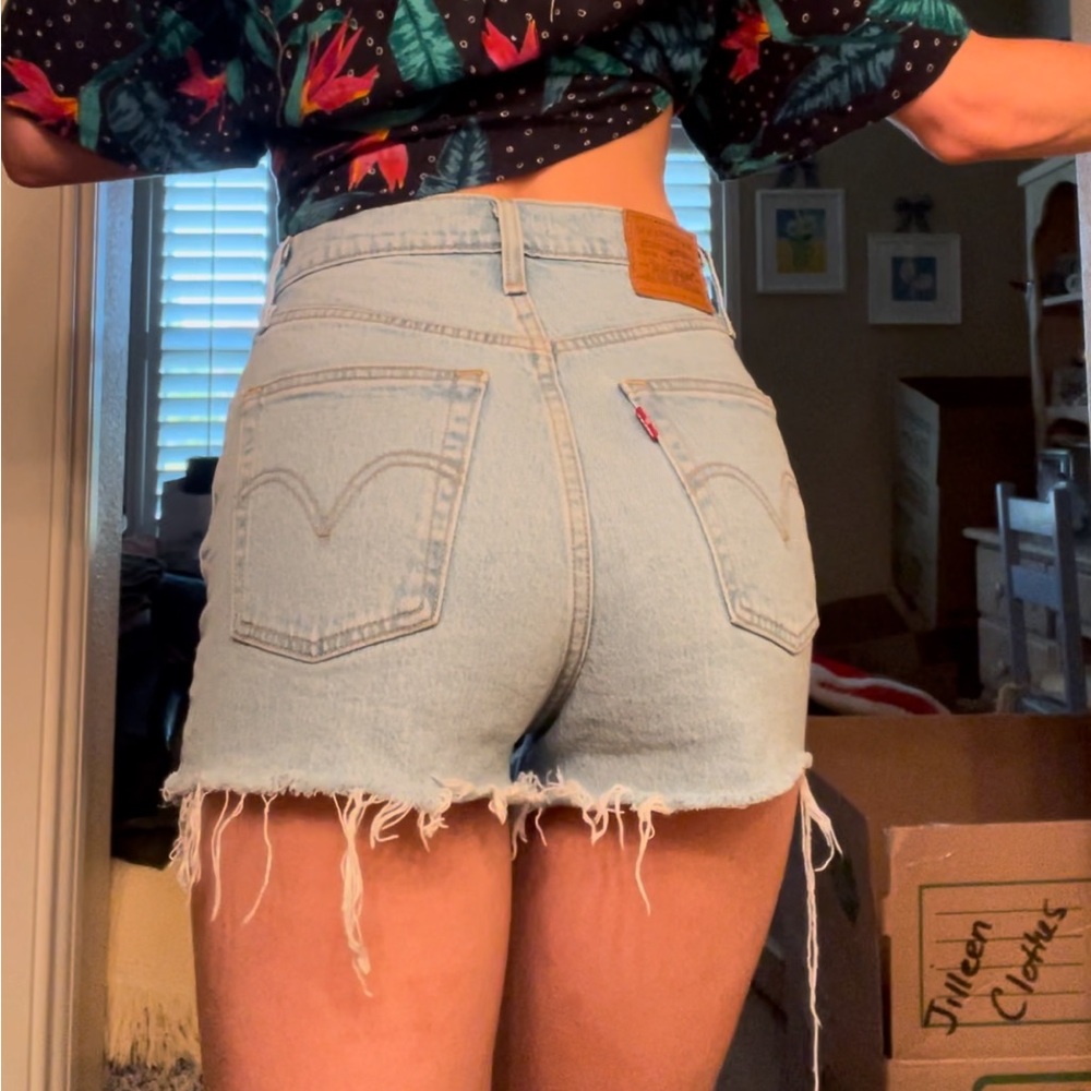 High waisted Levi's shorts
